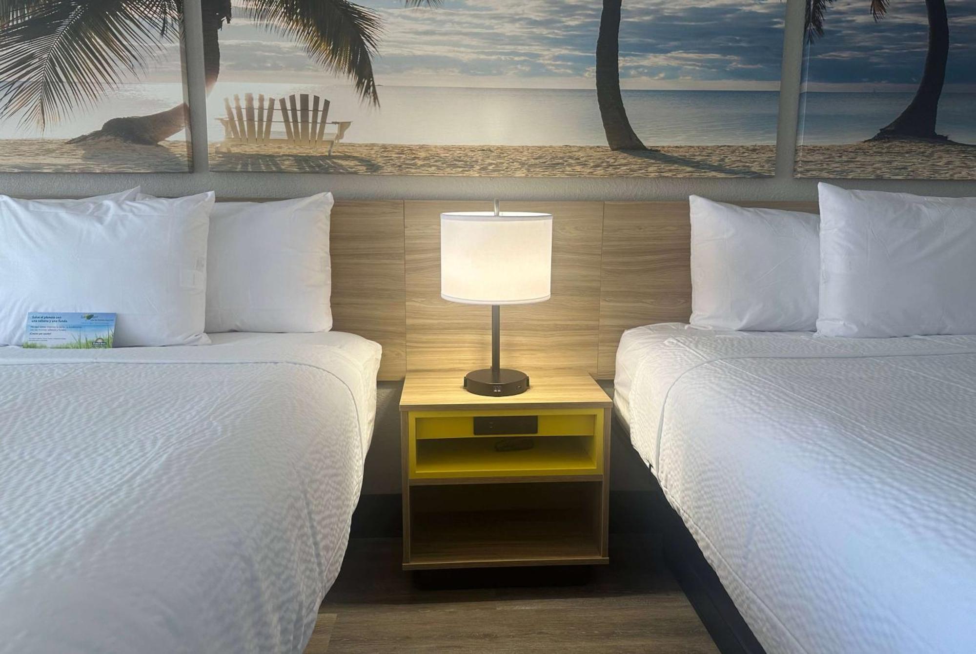 Days Inn By Wyndham Fort Myers Eksteriør bilde