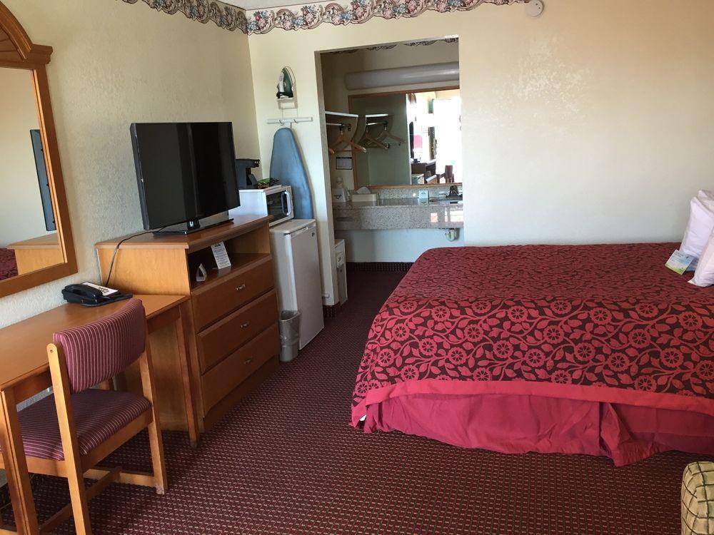 Days Inn By Wyndham Fort Myers Eksteriør bilde