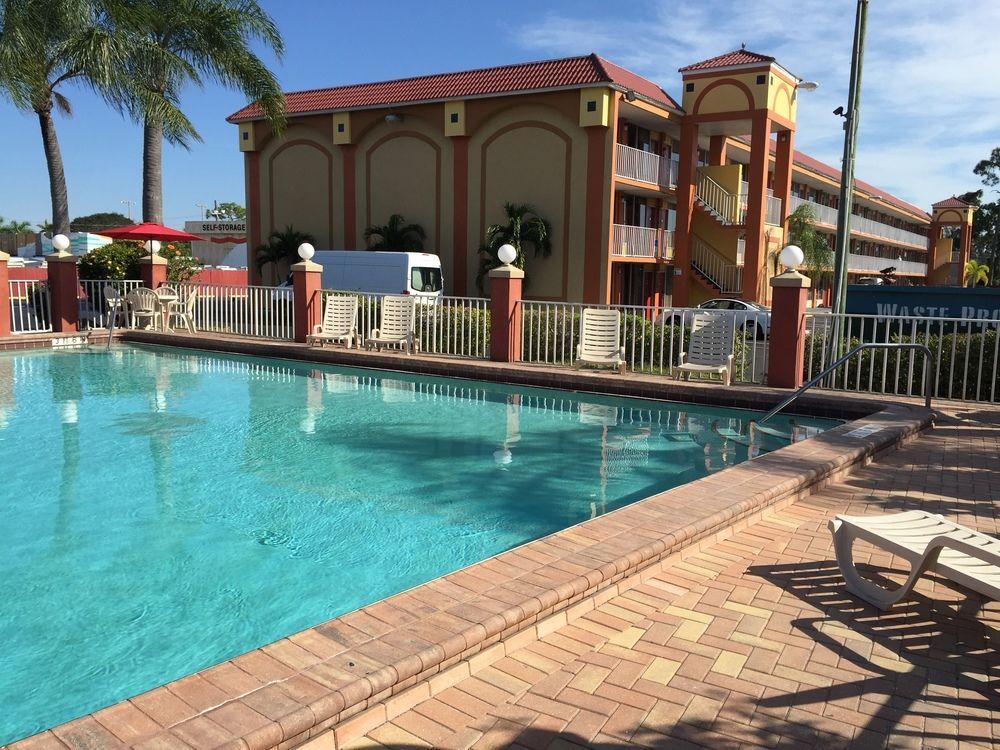 Days Inn By Wyndham Fort Myers Eksteriør bilde