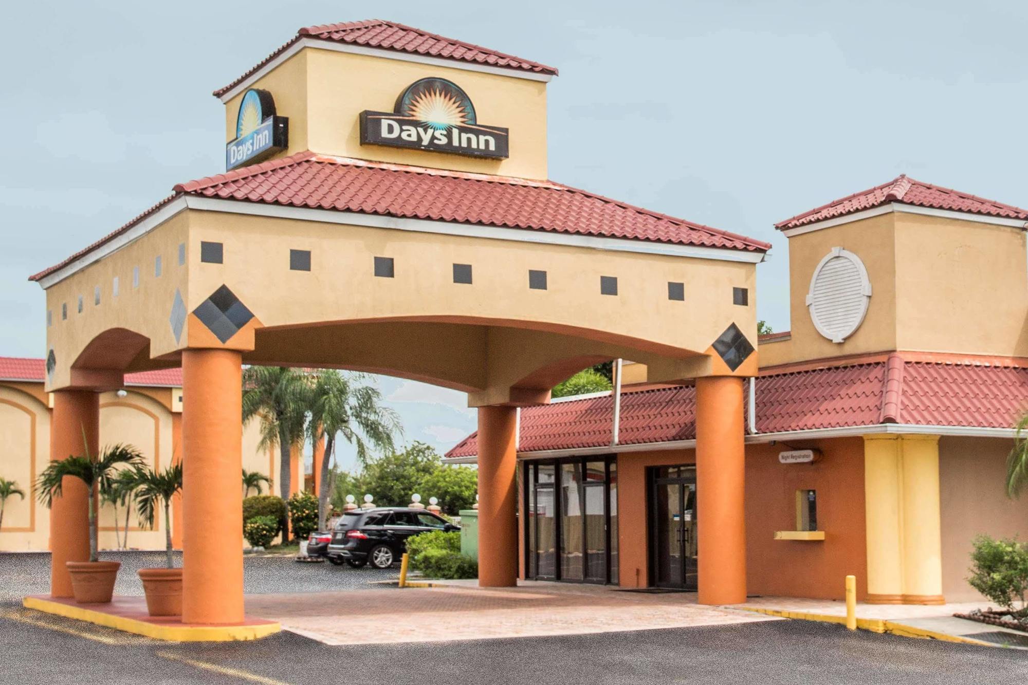 Days Inn By Wyndham Fort Myers Eksteriør bilde