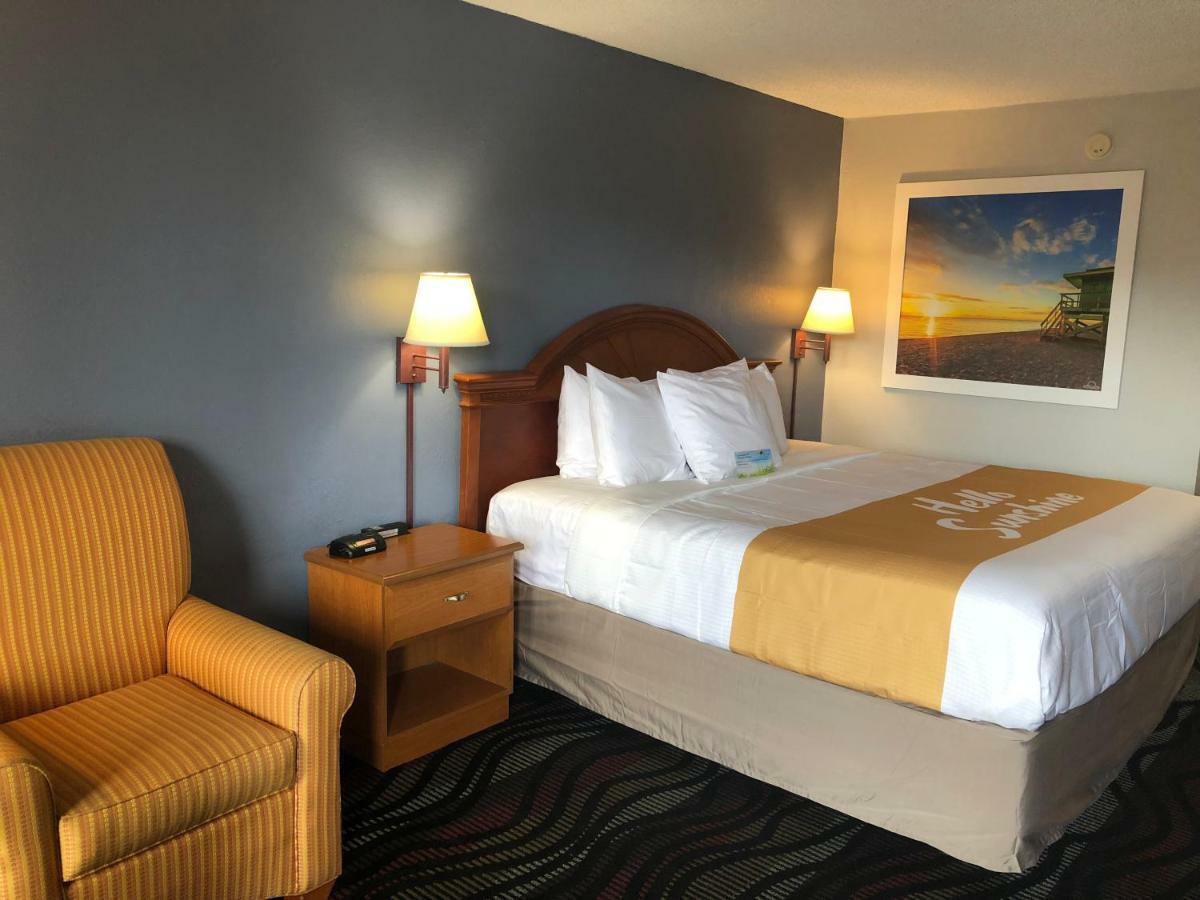 Days Inn By Wyndham Fort Myers Eksteriør bilde