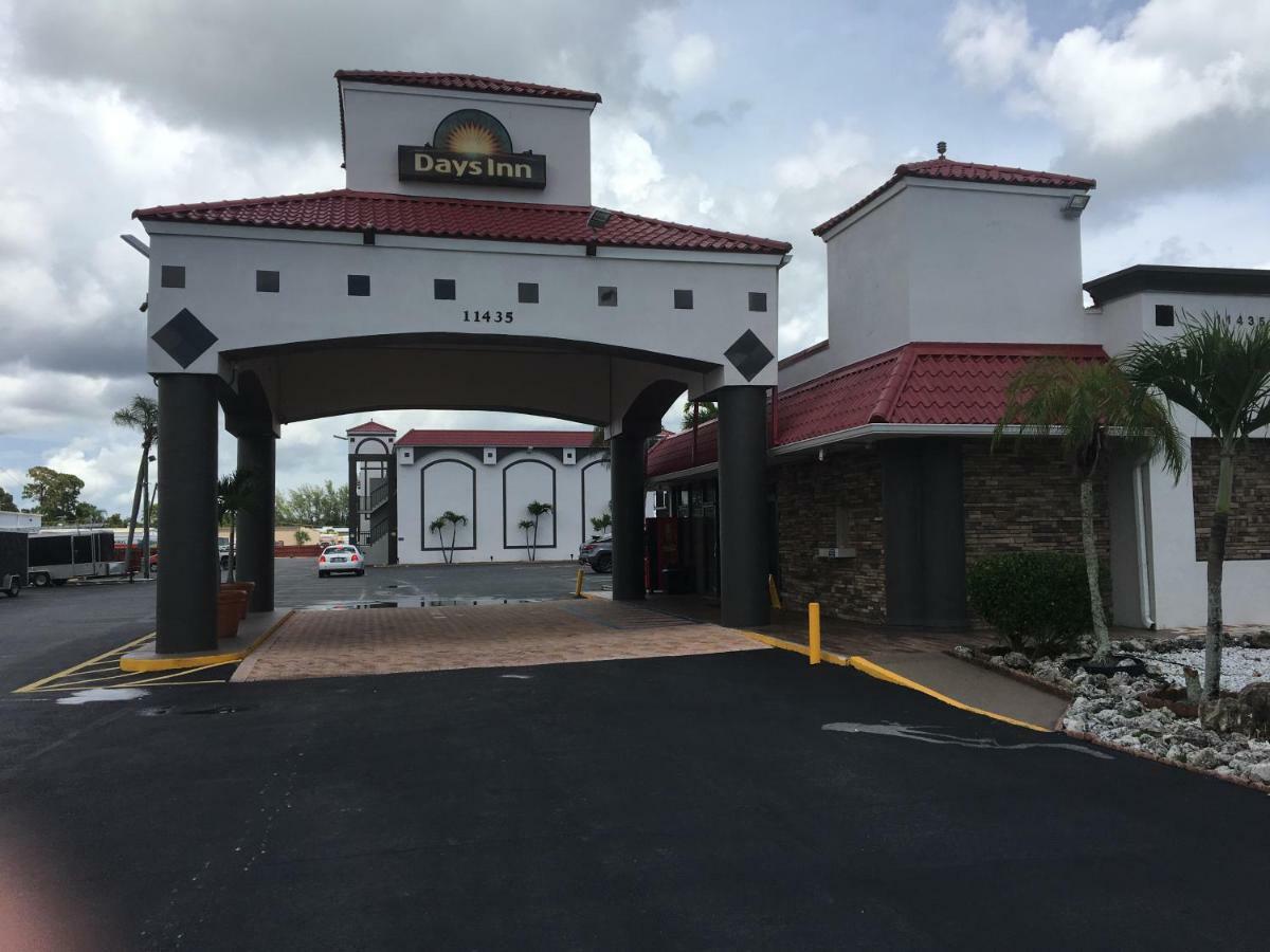 Days Inn By Wyndham Fort Myers Eksteriør bilde